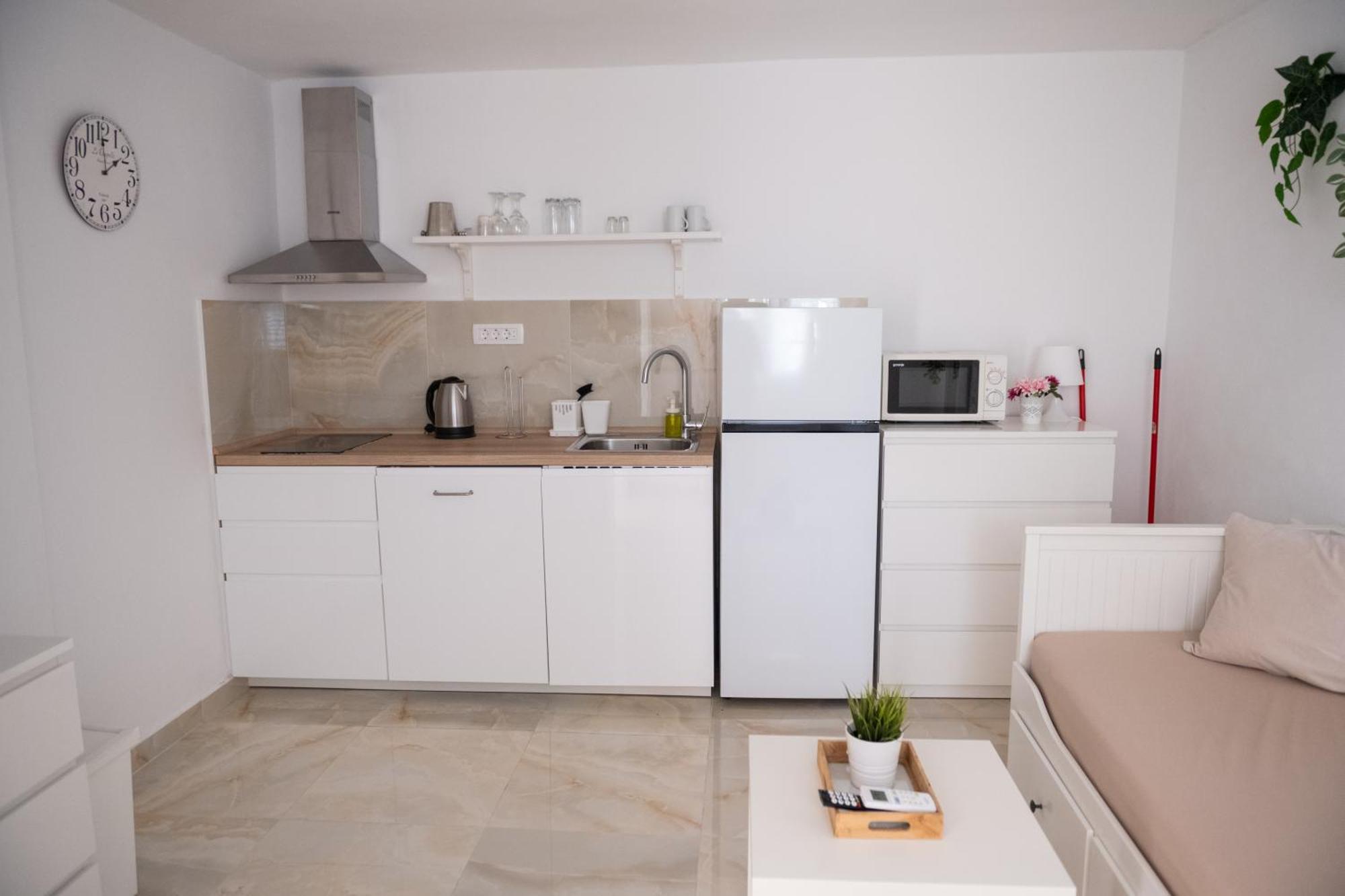 Rogač Apartments Solta מראה חיצוני תמונה